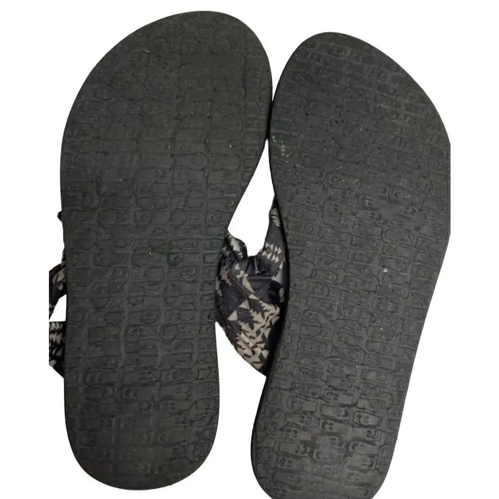 Sanuk girls yoga sling two printed sandal size 5 ￼￼